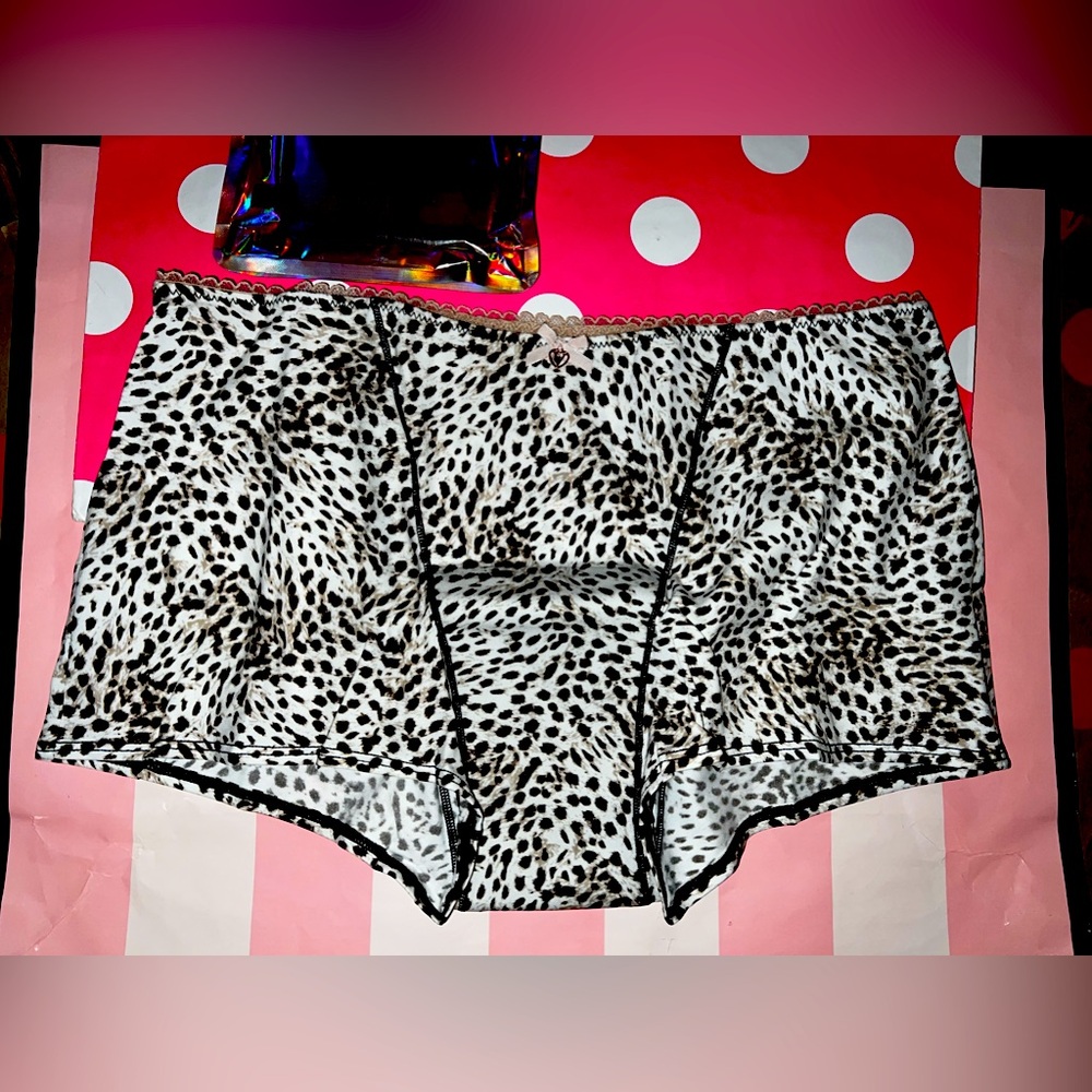 NIP Victoria’s Secret Boyshort Style Period Panty. Leopard Print. MEDIUM